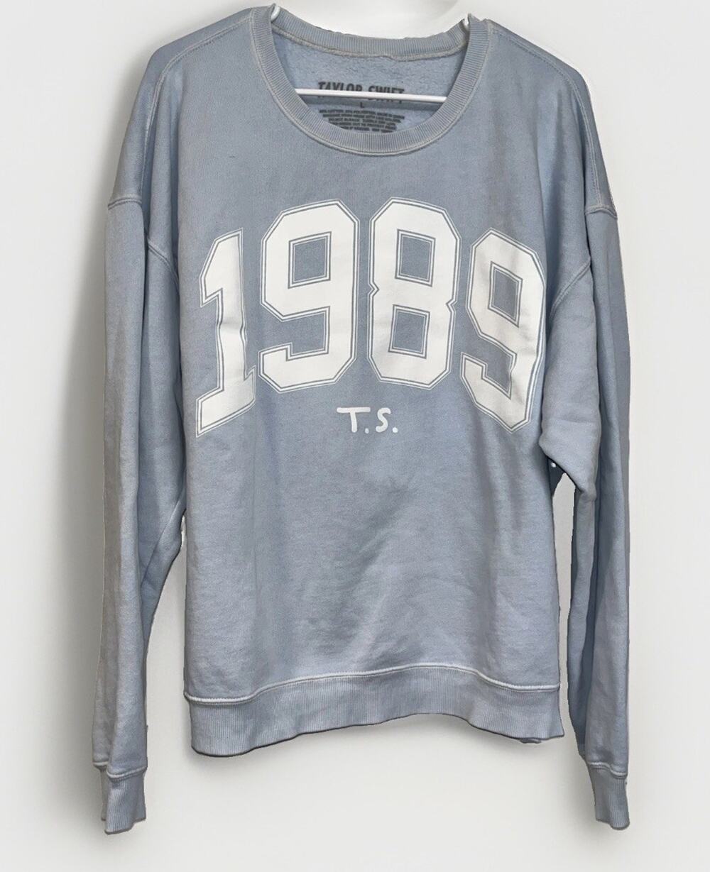Taylor Swift 1989 Baby Blue Crewneck Sweatshirt ‘T. S.’ Swiftie Concert Tee Sz L